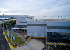 
                                	        GDL001: Exterior view
                                    