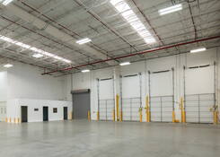 
                                	        REY027 Suite 003: REY027(Suite003) Interior with dock doors and ramp
                                    