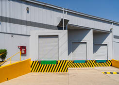 
                                	        PUE011: PUE011 Exterior. Dock doors and ramp
                                    