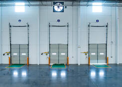 
                                	        MTY030: MTY030 Interior with dock doors
                                    